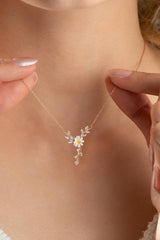 Nereze | Daisy Necklace With White Enamel on a Branch - TryAladdin