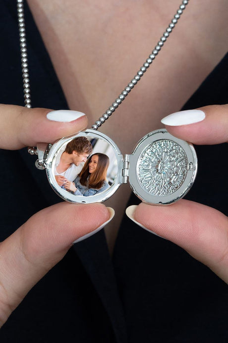 Taki | Round Necklace with Photo Frame - TryAladdin